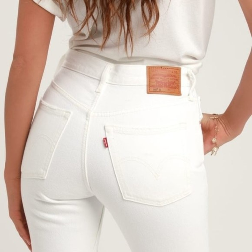 LIKE NEW Levi’s Free People 501 High Waisted Jean